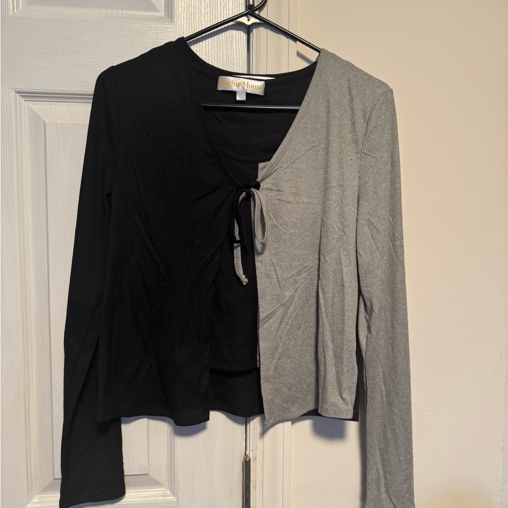 🌟🌟 Black and Gray Women's Top